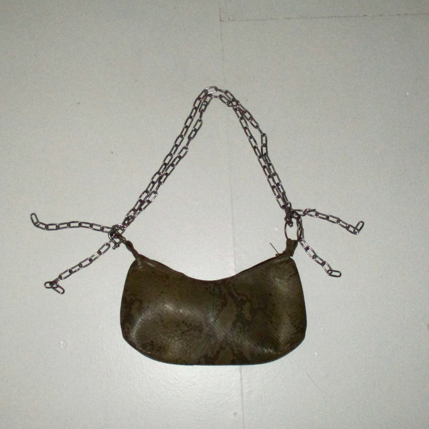 OLIVE CHAIN BAG